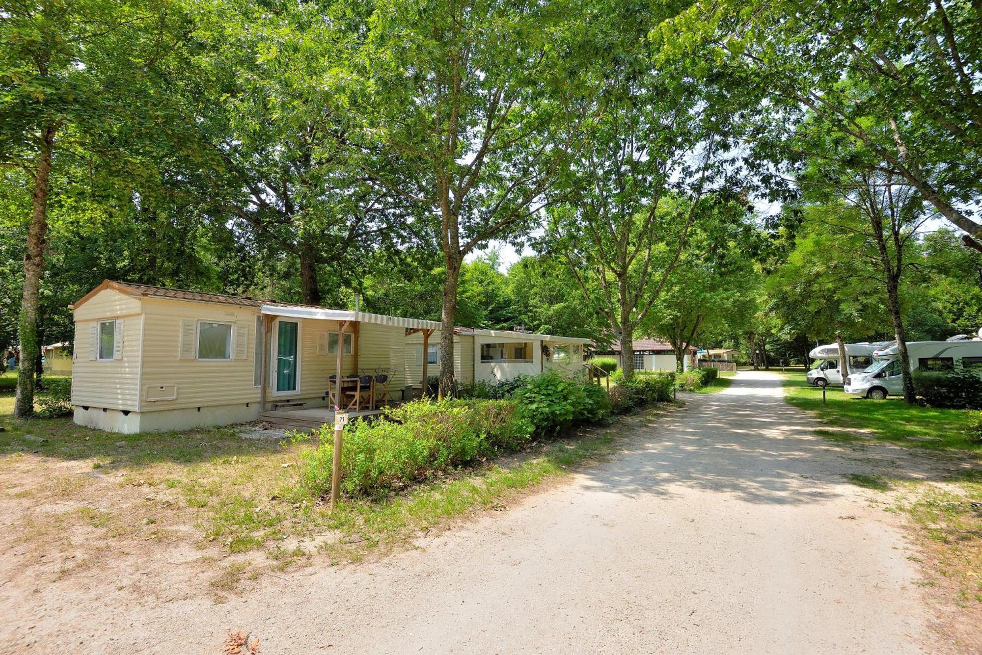 Camping Etang De La Vallee Combreux Buitenkant foto
